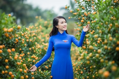 Nữ sinh duyên dáng bên vườn đào ngày cận Tết gây sốt - ảnh 5