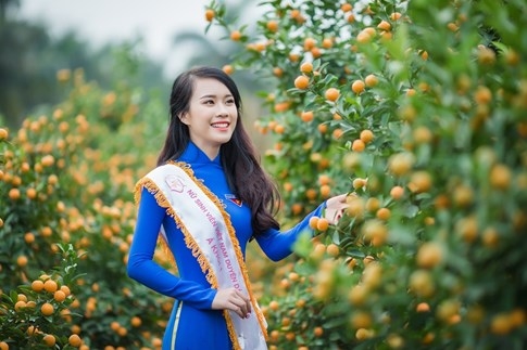 Nữ sinh duyên dáng bên vườn đào ngày cận Tết gây sốt - ảnh 6