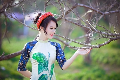 Nữ sinh duyên dáng bên vườn đào ngày cận Tết gây sốt - ảnh 7