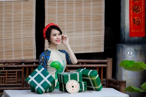 Nữ sinh duyên dáng bên vườn đào ngày cận Tết gây sốt - ảnh 8