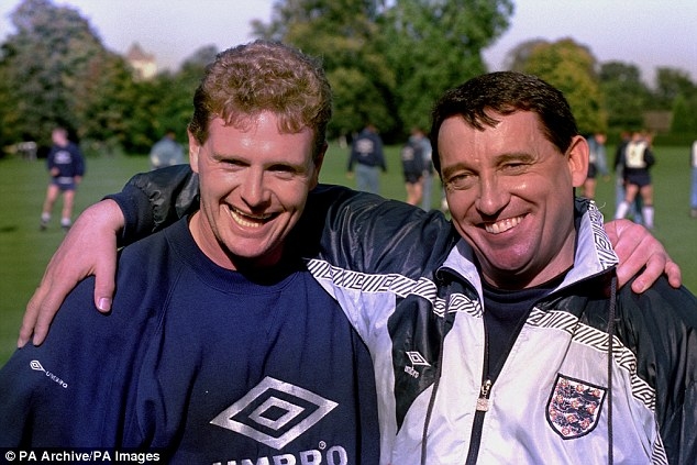  Cựu danh thủ Paul Gascoigne (trái) và Graham Taylor trong quãng thời gian ông Talor làm huấn luyện viên trưởng tuyển Anh 