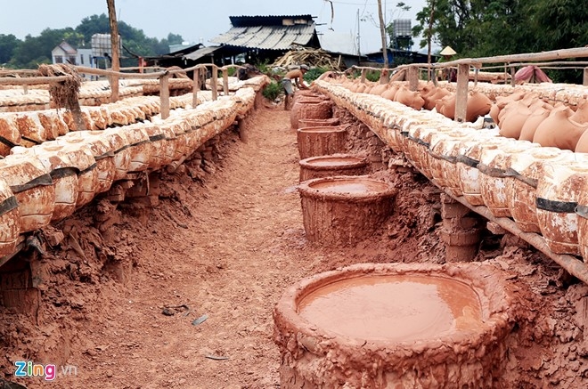 Hoi ha san xuat gom ga vang phuc vu Tet hinh anh 1