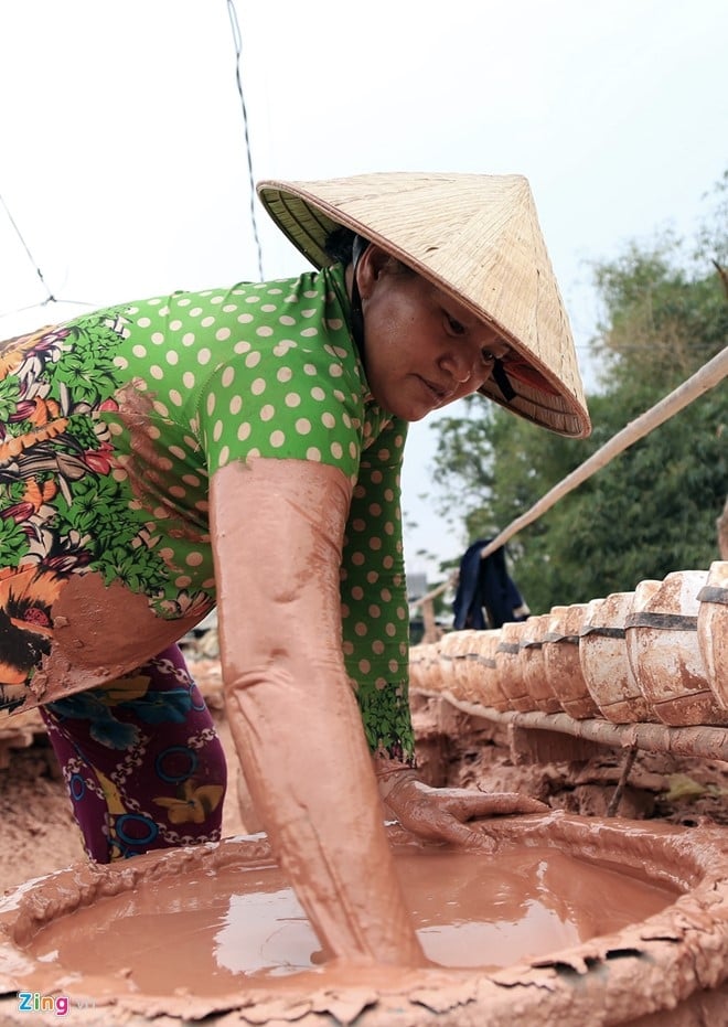 Hoi ha san xuat gom ga vang phuc vu Tet hinh anh 2