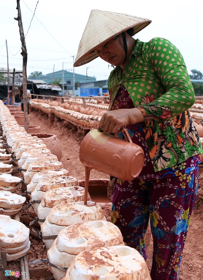 Hoi ha san xuat gom ga vang phuc vu Tet hinh anh 3