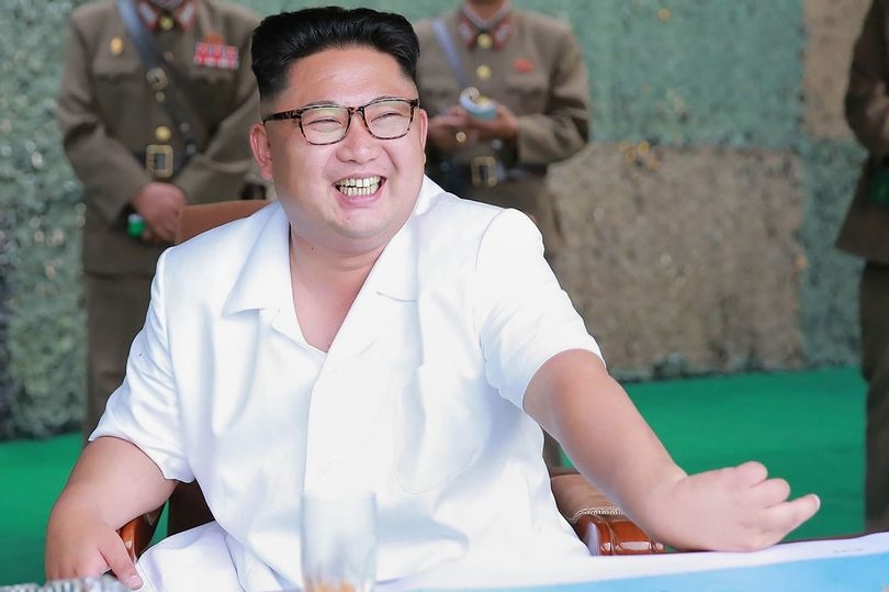 kim jong un chi bon tien xay tuong minh tren dinh nui cao nhat trieu tien hinh anh 1