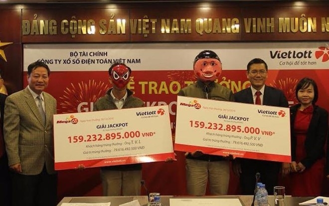 Nhung lum xum xung quanh ve so Vietlott hinh anh 3
