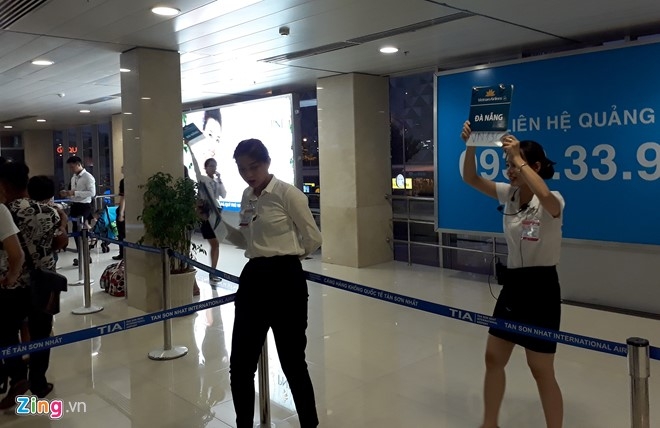 San bay Tan Son Nhat chat cung nguoi dip giap Tet hinh anh 11