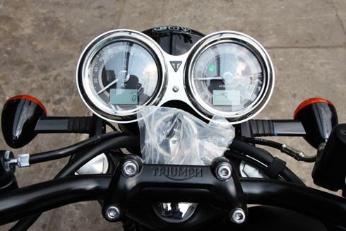 triump-bonneville-t100-black-2017-dau-tien-ve-viet-nam-page-2-3
