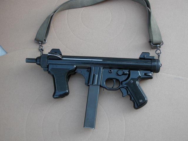Beretta PM12 - Tiểu liên nổi tiếng của Ý có gì đặc biệt? - Ảnh 2.