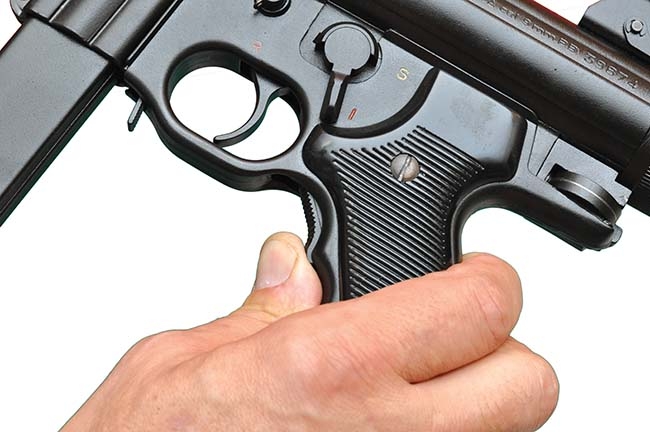 Beretta PM12 - Tiểu liên nổi tiếng của Ý có gì đặc biệt? - Ảnh 5.
