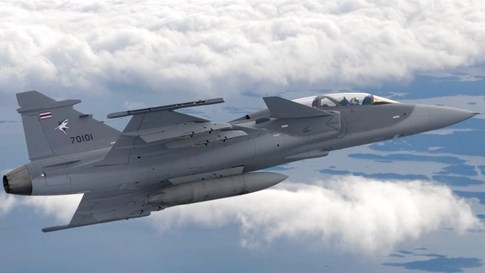 Chiến đấu cơ Gripen Thái Lan rơi khi bay biểu diễn, phi công tử nạn - ảnh 1