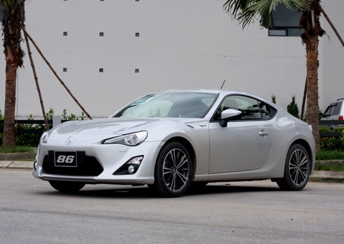 Toyota 86 có chung thiết kế, động cơ với Subaru BRZ.