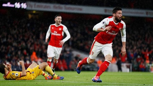 swansea arsenal phao thu se ban ha thien nga den hinh 1