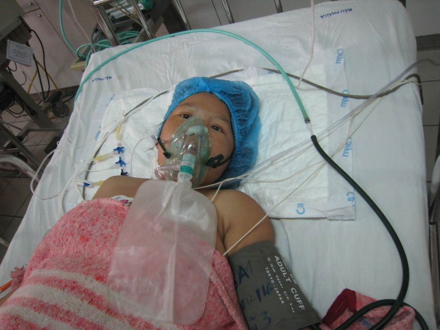 Cứu sống thai nhi và sản phụ mang thai ngoài tử cung cực hiếm