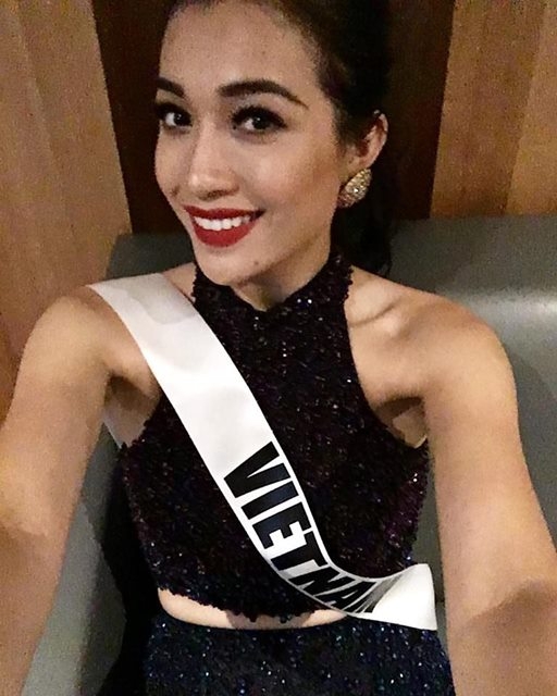 a hau le hang di thi miss universe nhung lai khong the noi tieng anh hinh anh 2