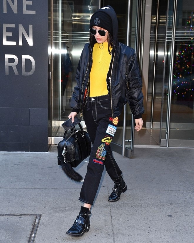 Bo suu tap quan jean pha cach cua Bella Hadid hinh anh 10