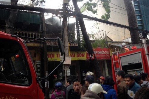 Chua chay ngun ngut o cua hang do go Ha Noi-Hinh-3