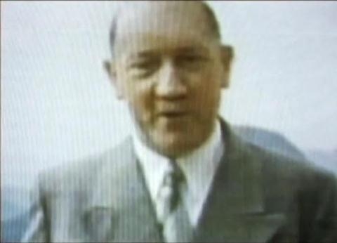Cuu nhan vien CIA tung bang chung Hitler gia chet bo tron
