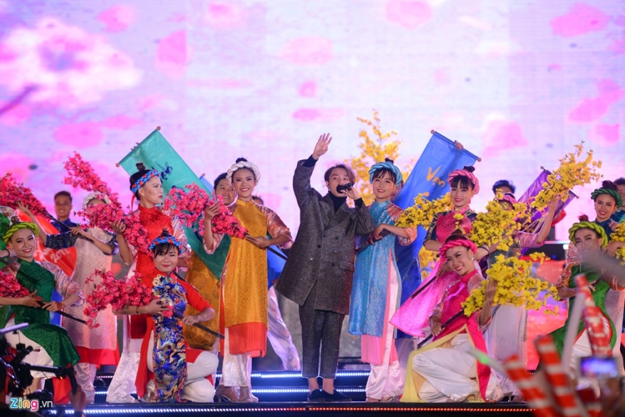 Dan sao Viet dot nong mua dong Ha Noi tai 'Dai hy xuan 2017' hinh anh 8