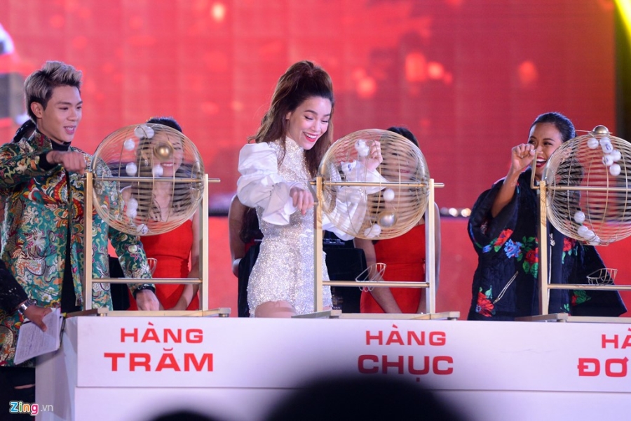 Dan sao Viet dot nong mua dong Ha Noi tai 'Dai hy xuan 2017' hinh anh 19