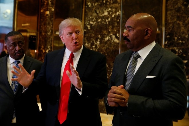 Donald Trump tiep tuc che NATO 'loi thoi' hinh anh 1