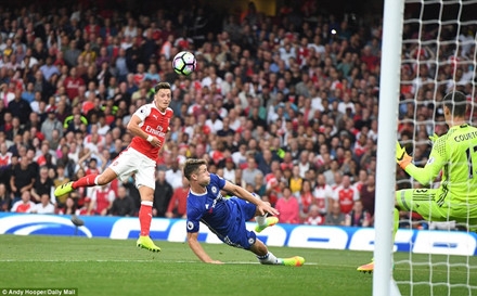 Không danh hiệu, Mesut Ozil vẫn là Cầu thủ Đức xuất sắc nhất năm 2016 ảnh 1