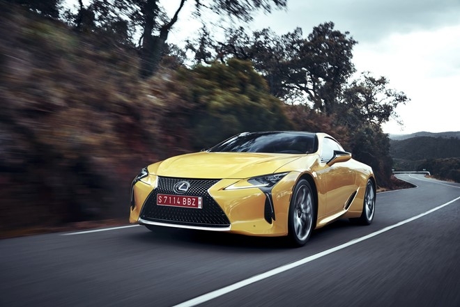 Lexus LC 500 2018 doi thu Mercedes-Benz S-Class Coupe hinh anh 3