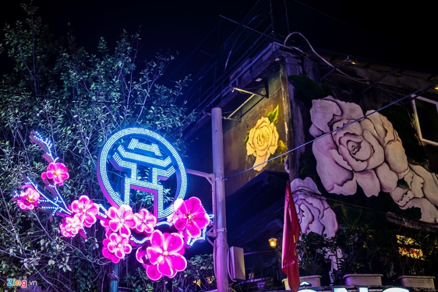 Pho phuong Ha Noi ruc ro don Tet Nguyen dan hinh anh 3