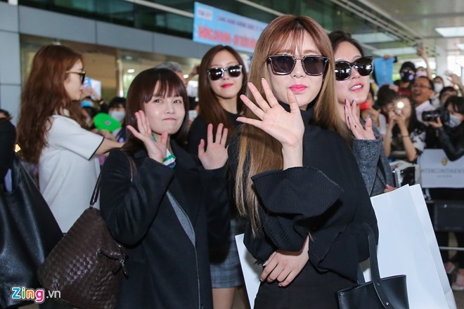 T-ara dien cay den, DIA mac ao dai khi den TP.HCM hinh anh 4