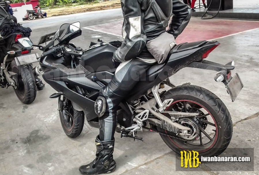 Yamaha YZF-R15 mới tiếp tục lộ diện.