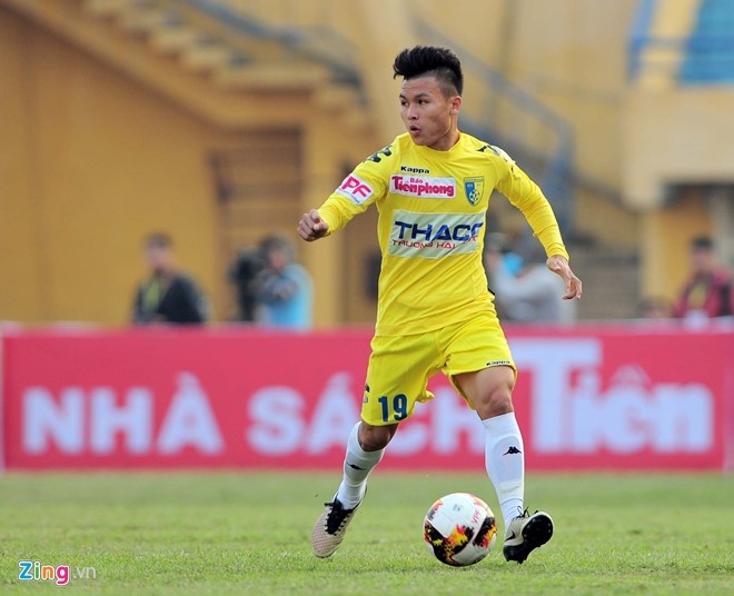 Cau thu tuyen Viet Nam bat nhip cham o V.League 2017 hinh anh 2