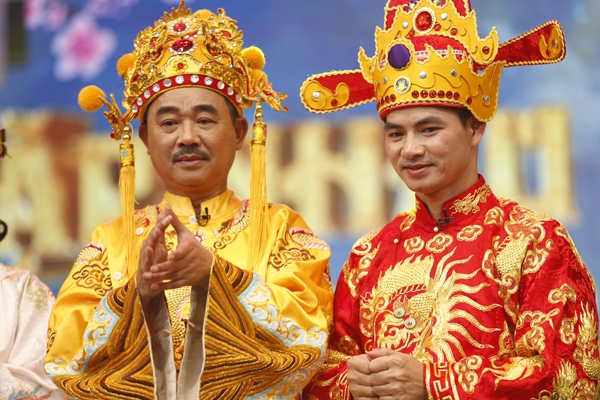 co-du-cong-ly-bat-ngo-lam-nu-sinh-ngay-tho-trong-tao-quan-2017-7