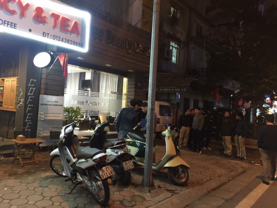 ảnh: hien truong vu no sung truoc quan ca phe o hà nọi hinh anh 6