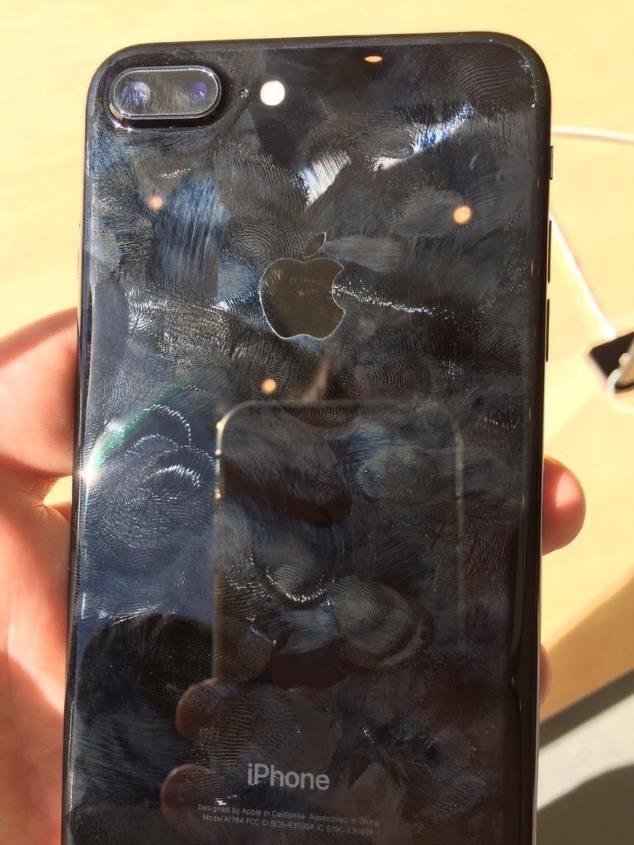 iPhone 7 Jet Black xước thê thảm