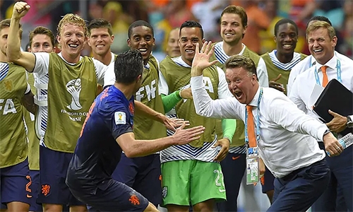 louis-van-gaal-nghi-huu-1