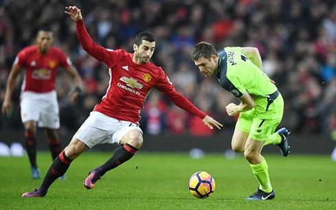mkhitaryan choang ngop vi khong khi derby do mu liverpool hinh 1