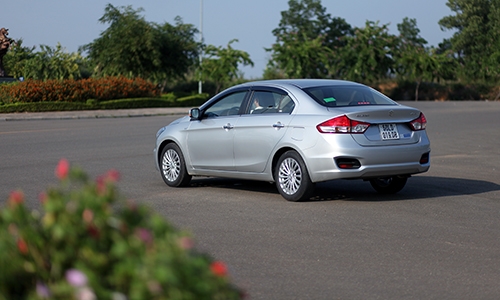 anh-chi-tiet-suzuki-ciaz-8