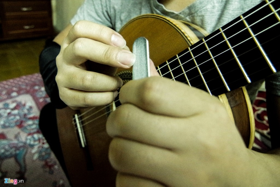 Tay guitar 9X cu phach doat nhieu giai thuong tren dat My hinh anh 3