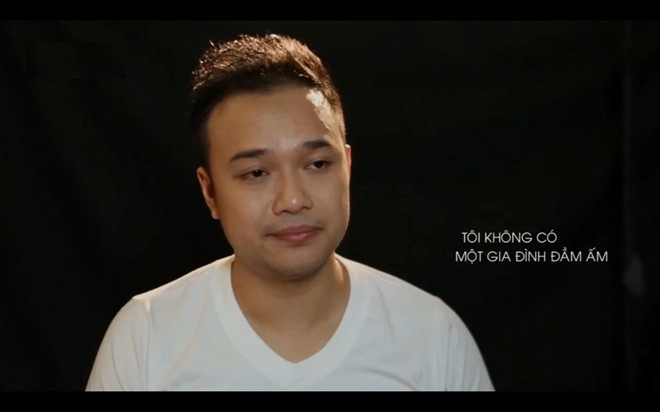 Thieu gia Ha thanh len truyen hinh xin loi me hinh anh 1