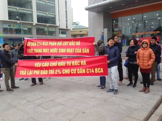 Không còn cách nào khác cư dân phải biểu tình đòi quyền lợi