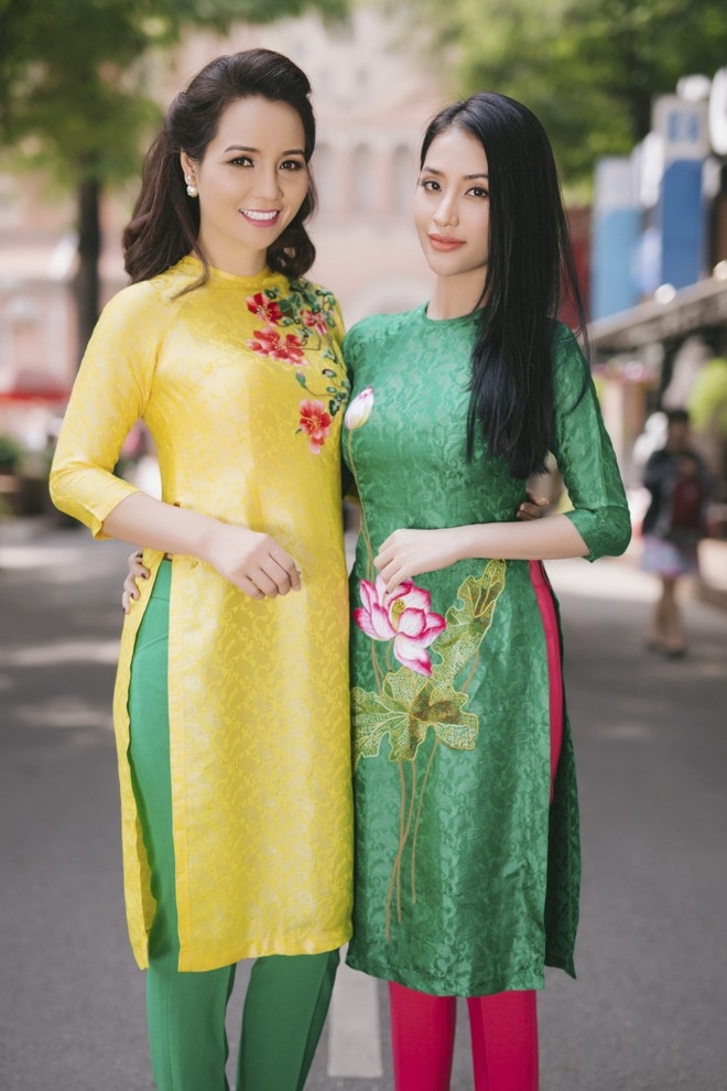 Chi em Mai Thu Huyen, Mai Ho dien ao dai xuan xuong pho hinh anh 2