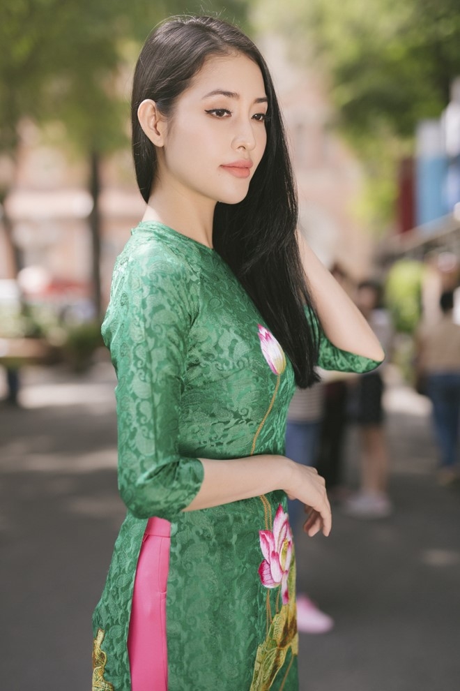 Chi em Mai Thu Huyen, Mai Ho dien ao dai xuan xuong pho hinh anh 3