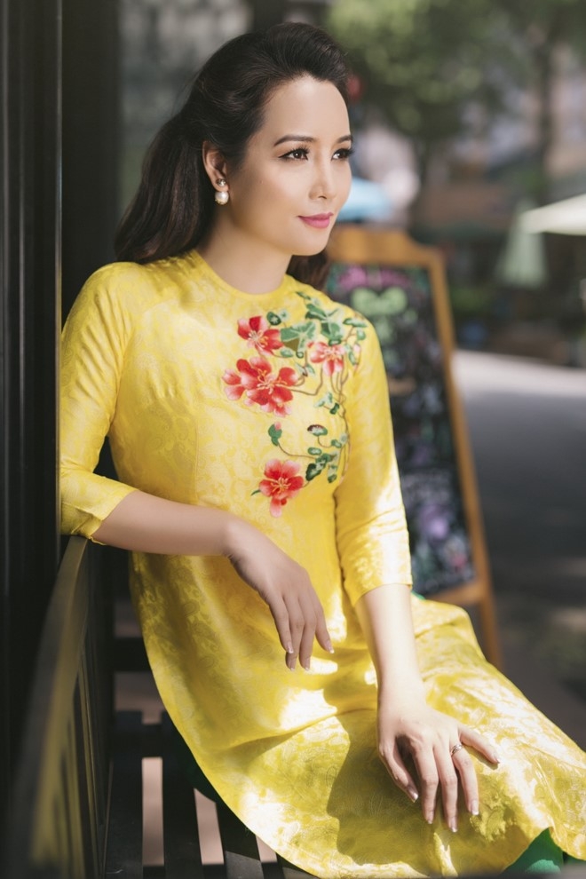 Chi em Mai Thu Huyen, Mai Ho dien ao dai xuan xuong pho hinh anh 4