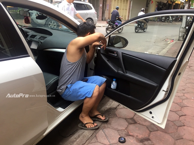 Chống mất gương cho xe ô tô với giá 300.000 đồng - Ảnh 1.