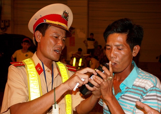 CSGT Binh Dinh phat nguoi uong ruou lai xe gan 3 ty dong hinh anh 1