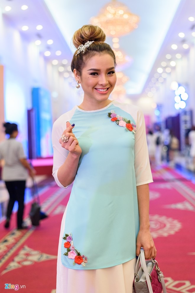 Dan sao Viet xung xinh du hoi xuan hinh anh 8