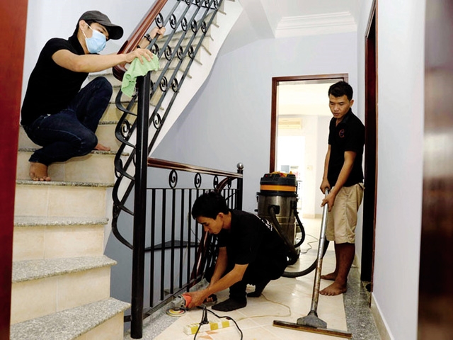 Dịch vụ dọn nhà đón Tết Đinh Dậu đang “sốt” ở Hà Nội. Ảnh: Đức Minh