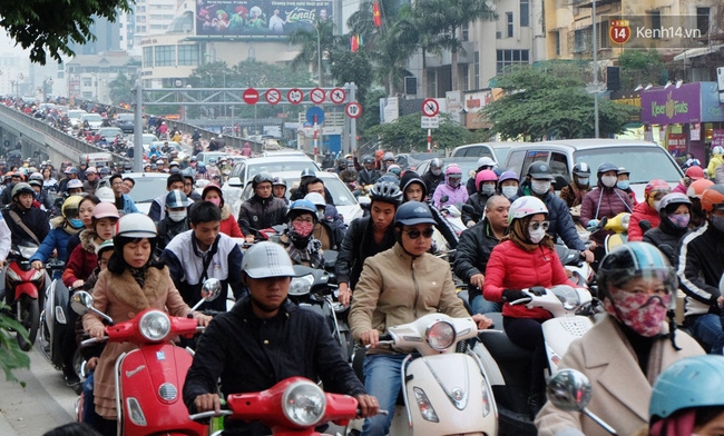 Hà Nội những ngày cận Tết - khốn khổ vì giờ nào cũng gặp cảnh tắc đường - Ảnh 7.