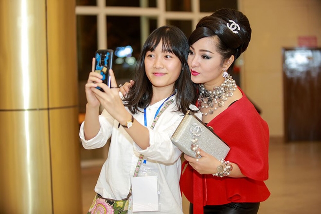 Hé lộ tạo hình của Xuân Hinh, Thúy Nga, Tự Long trong Gala Cười 2017 - Ảnh 4.