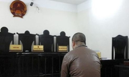 Người đàn ông suýt thiêu chết vợ con của bạn thân vì câu góp ý